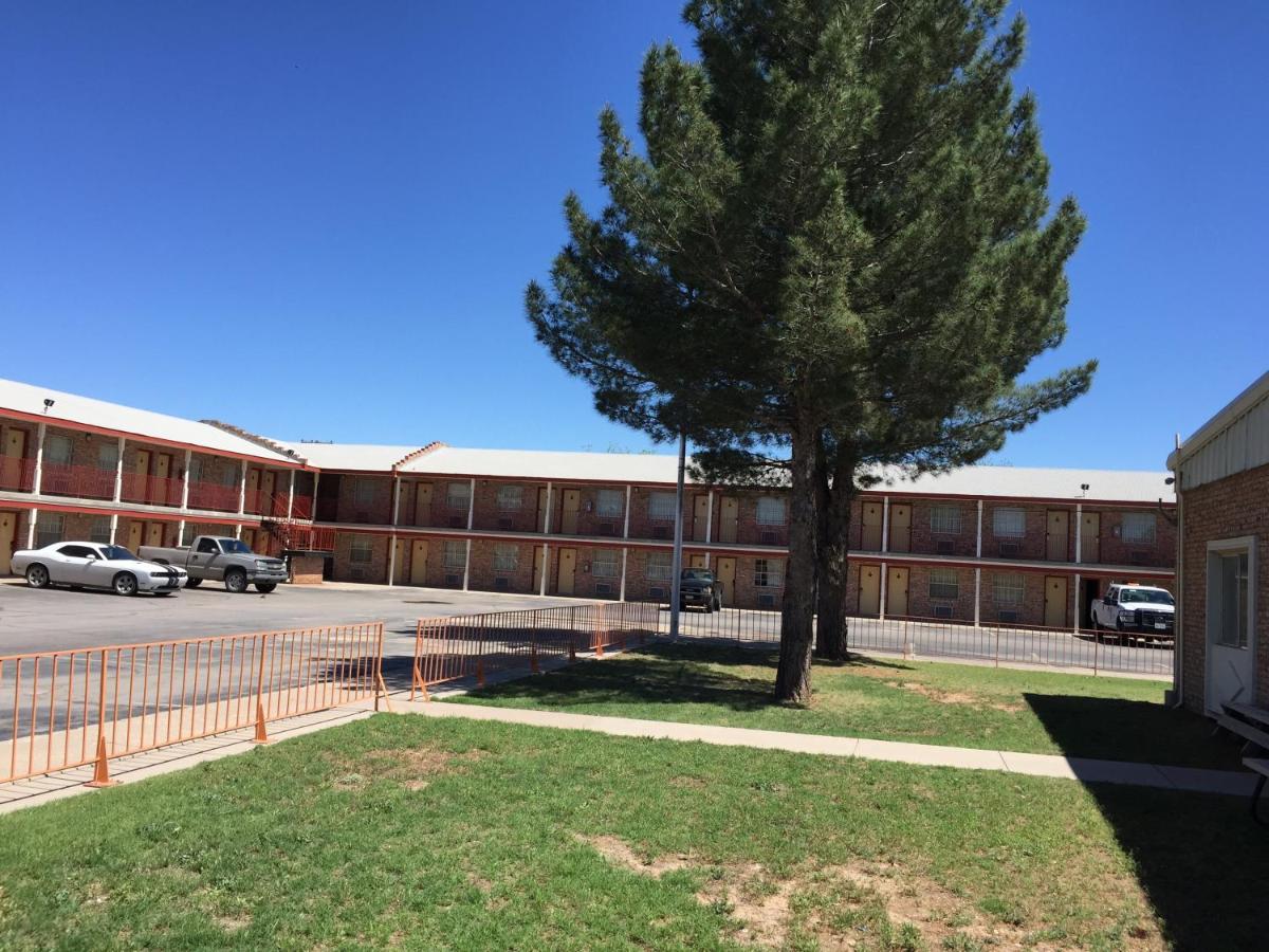 Great Western Inn & Suites - Housity