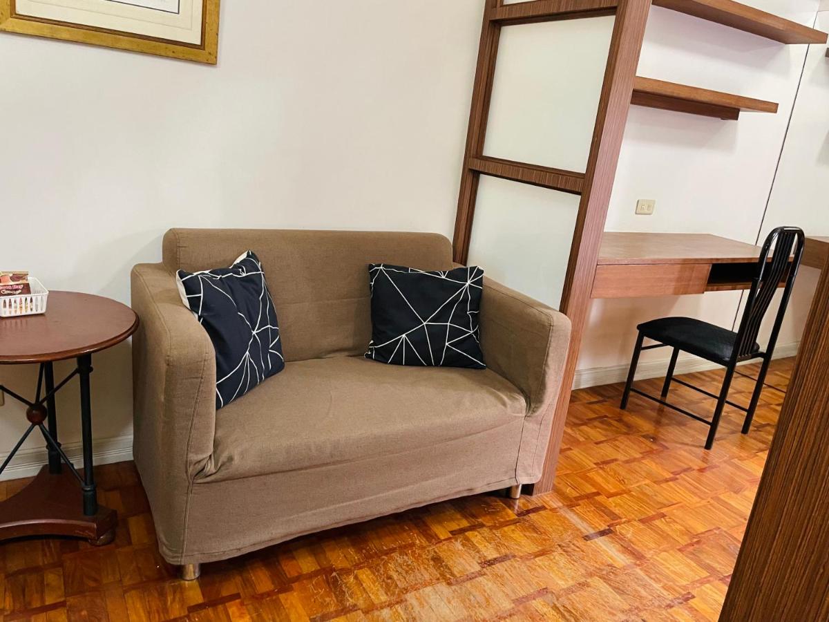 Glam studio Greenbelt 25mbps WiFi & Netflix - Housity