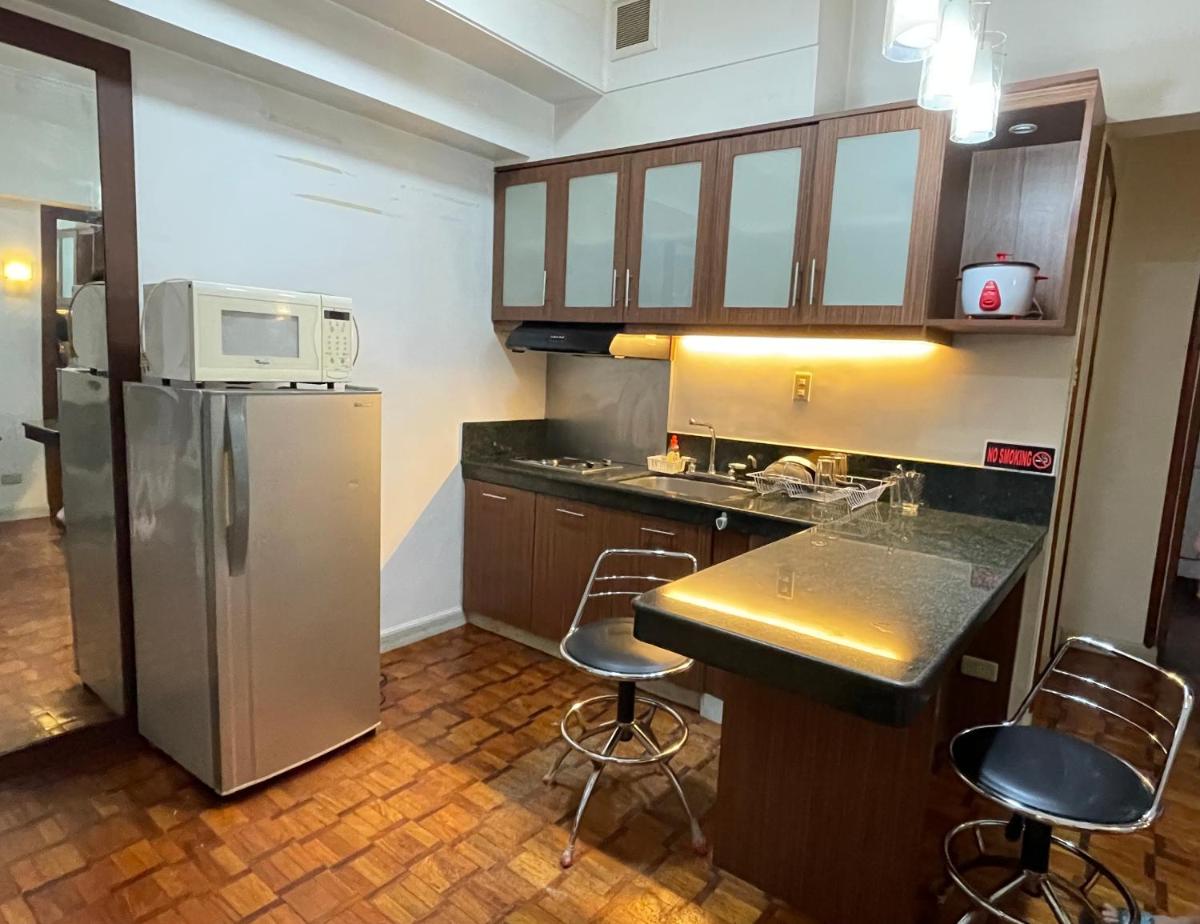 Glam studio Greenbelt 25mbps WiFi & Netflix - Housity
