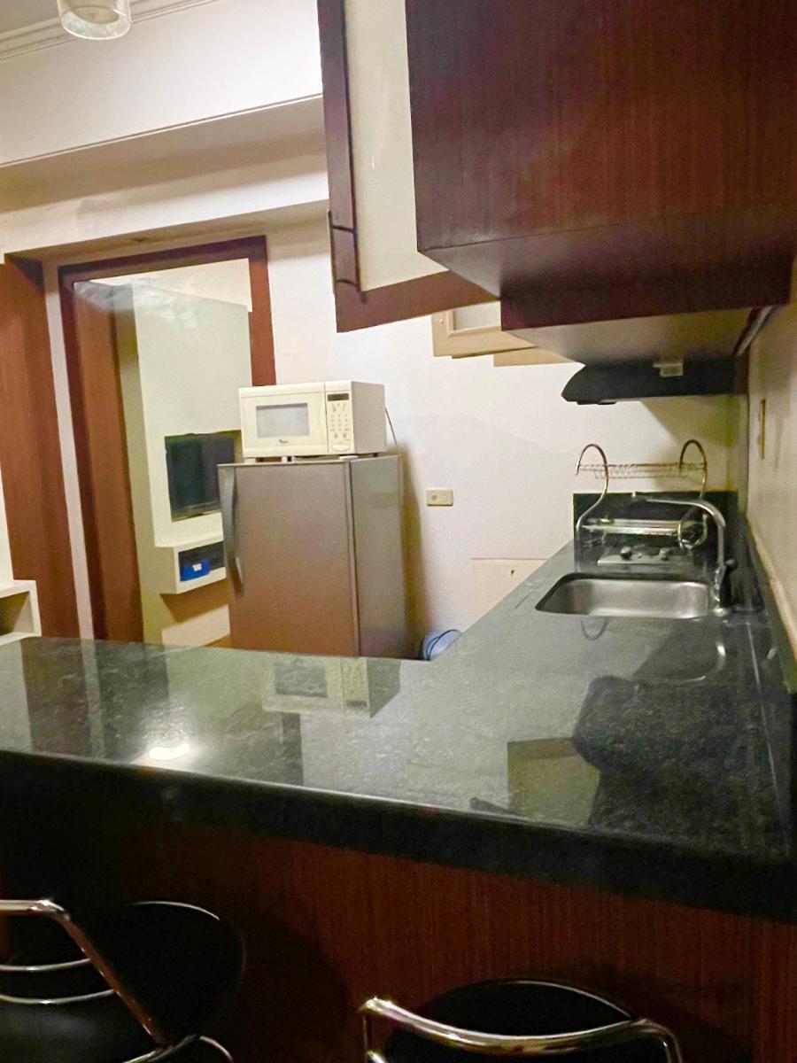 Glam studio Greenbelt 25mbps WiFi & Netflix - Housity