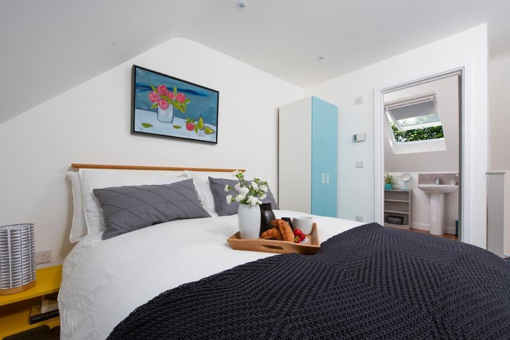The Studio, Rosebud. 5 minutes walk to beach. - Housity