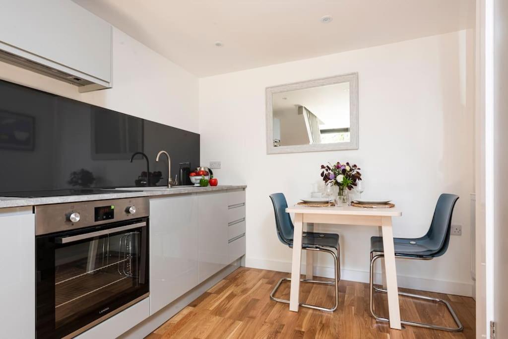 The Studio, Rosebud. 5 minutes walk to beach. - Housity