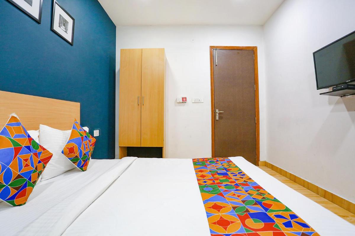 Suitetrails - FabHotel F9 Peeragarhi