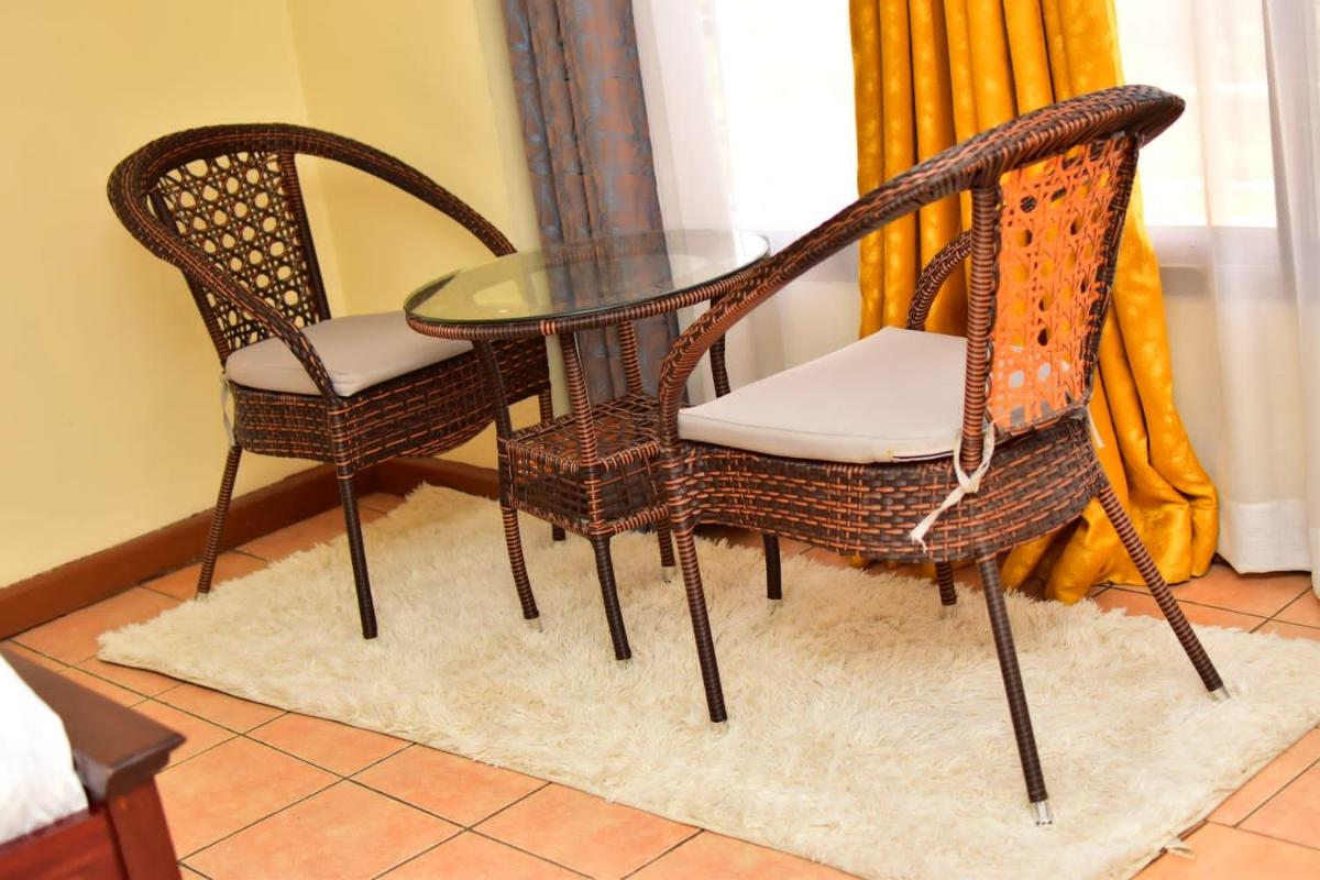 Emeli Suite 103 - Housity