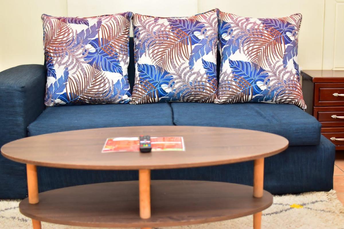 Emeli Suite 103 - Housity