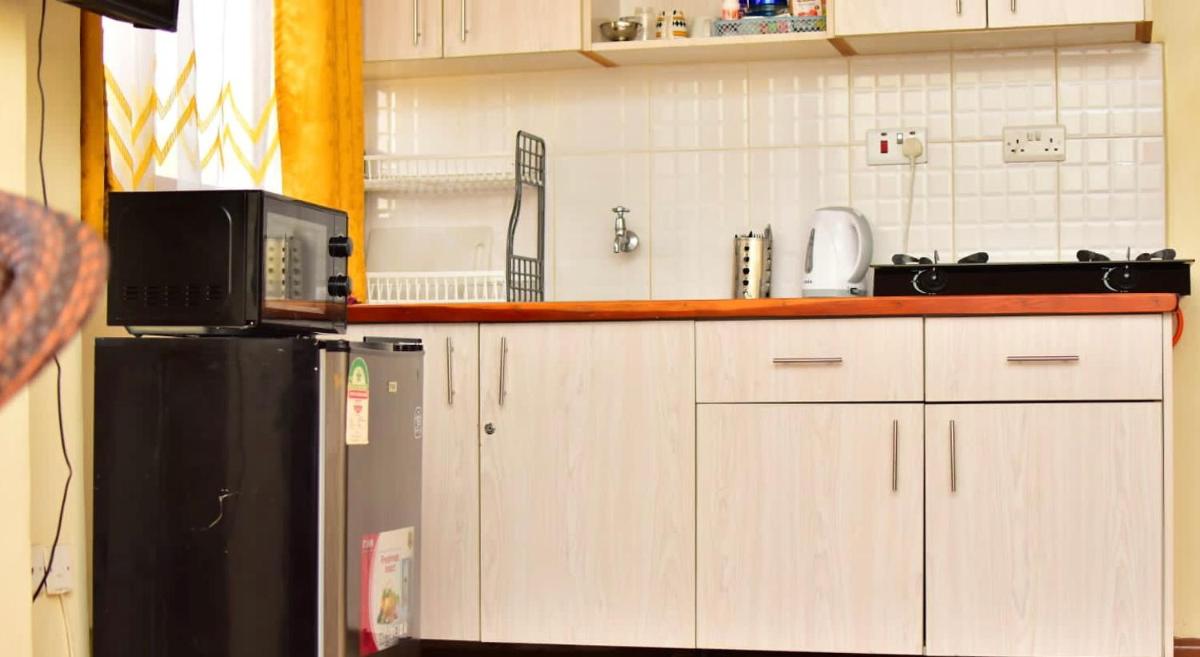 Emeli Suite 103 - Housity
