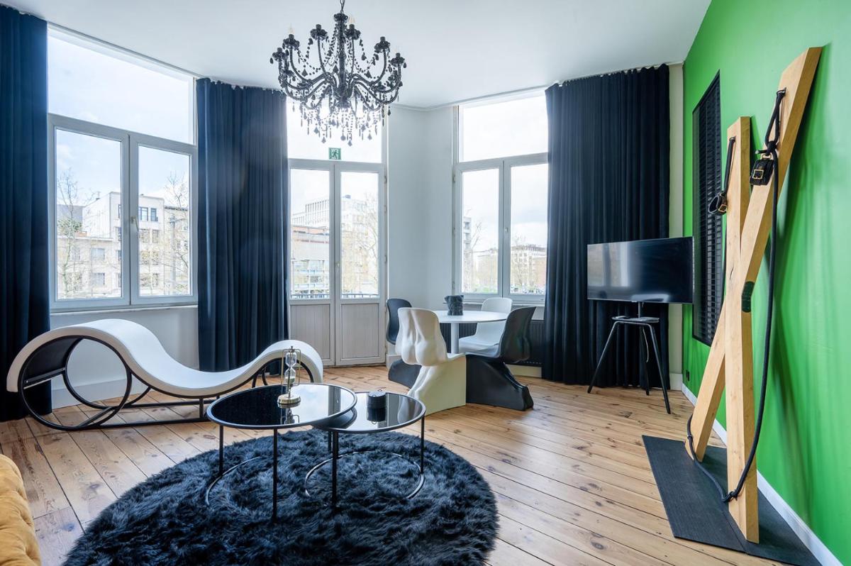 Suitetrails - The Rabbit Hole Antwerp - Romantic apartment with adult playroom