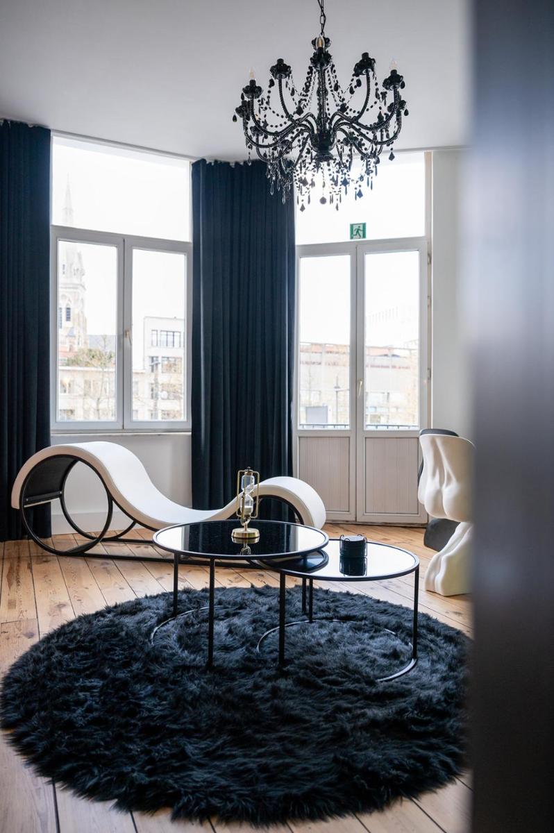 Suitetrails - The Rabbit Hole Antwerp - Romantic apartment with adult playroom