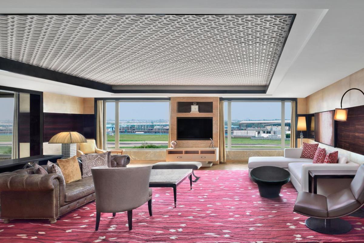 a living room with a couch and a tv at JW Marriott Hotel New Delhi Aerocity in New Delhi a living room with a couch and a tv at JW Marriott Hotel New Delhi Aerocity in New Delhi
