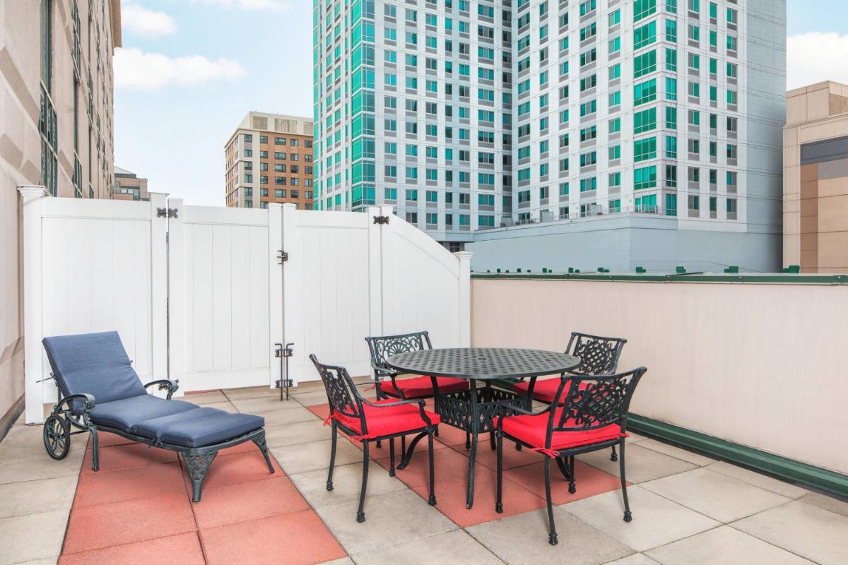 Courtyard by Marriott Stamford Downtown - Housity