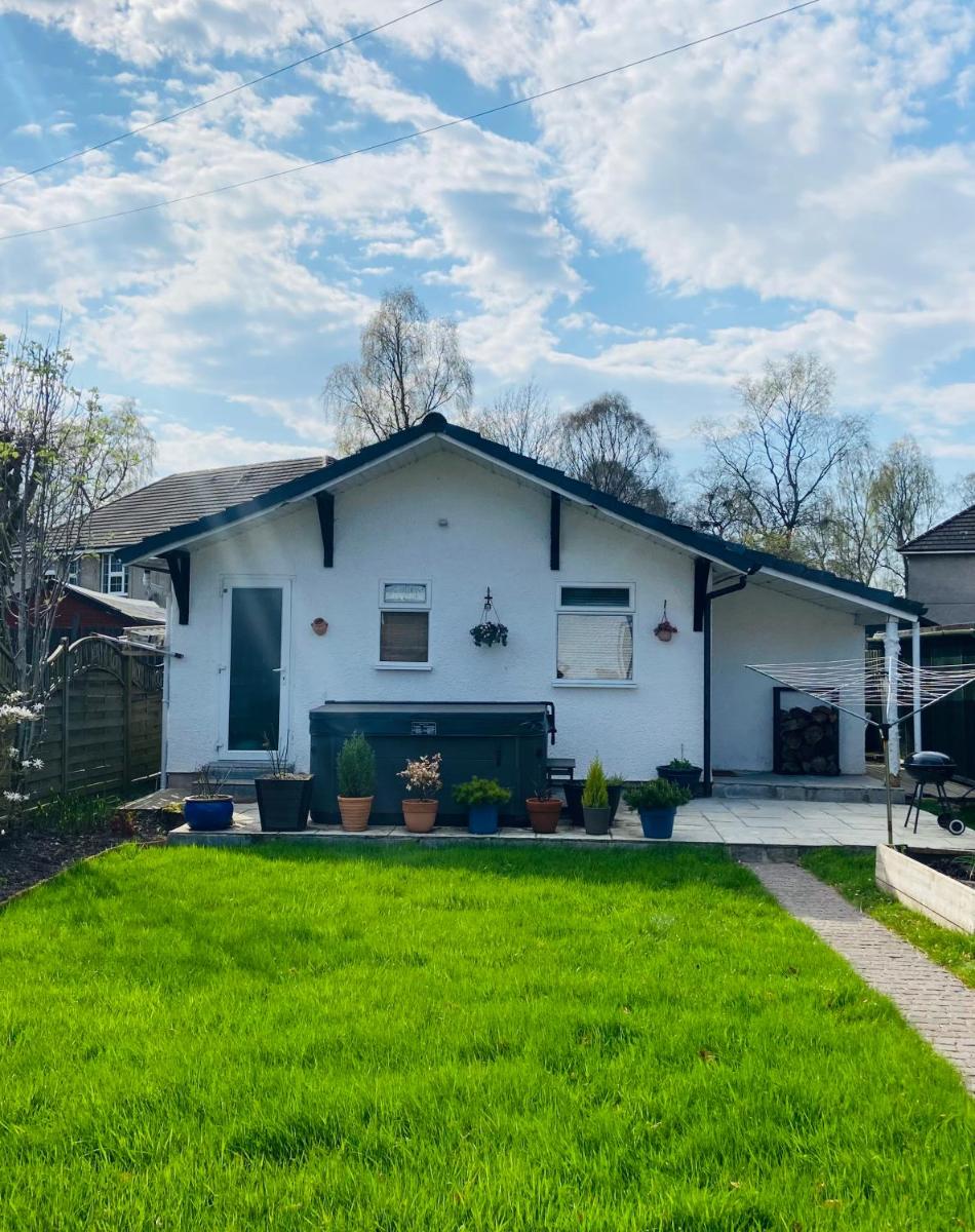 Cosy Little House - Housity