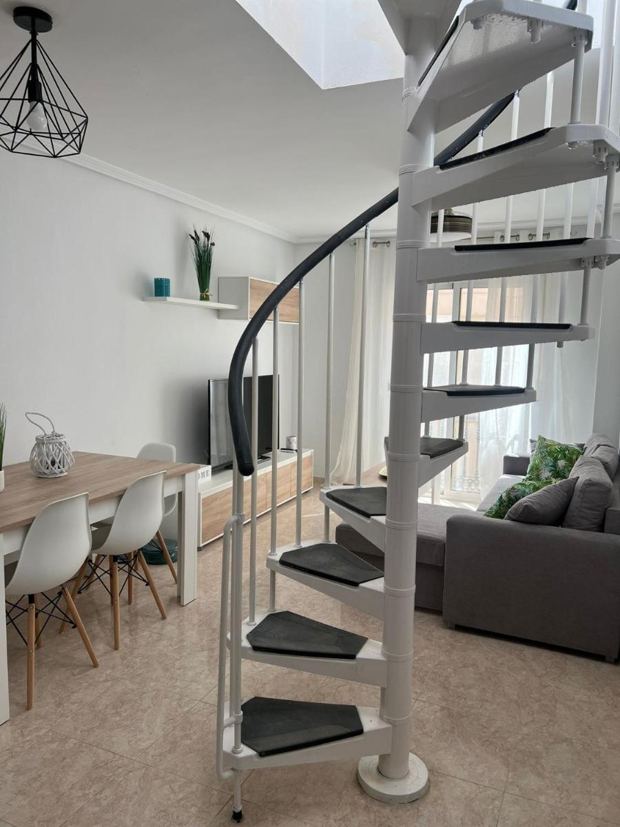 Ático duplex con Vista Mar y Terraza Privada a 200m de la playa hasta 6 personas - Housity