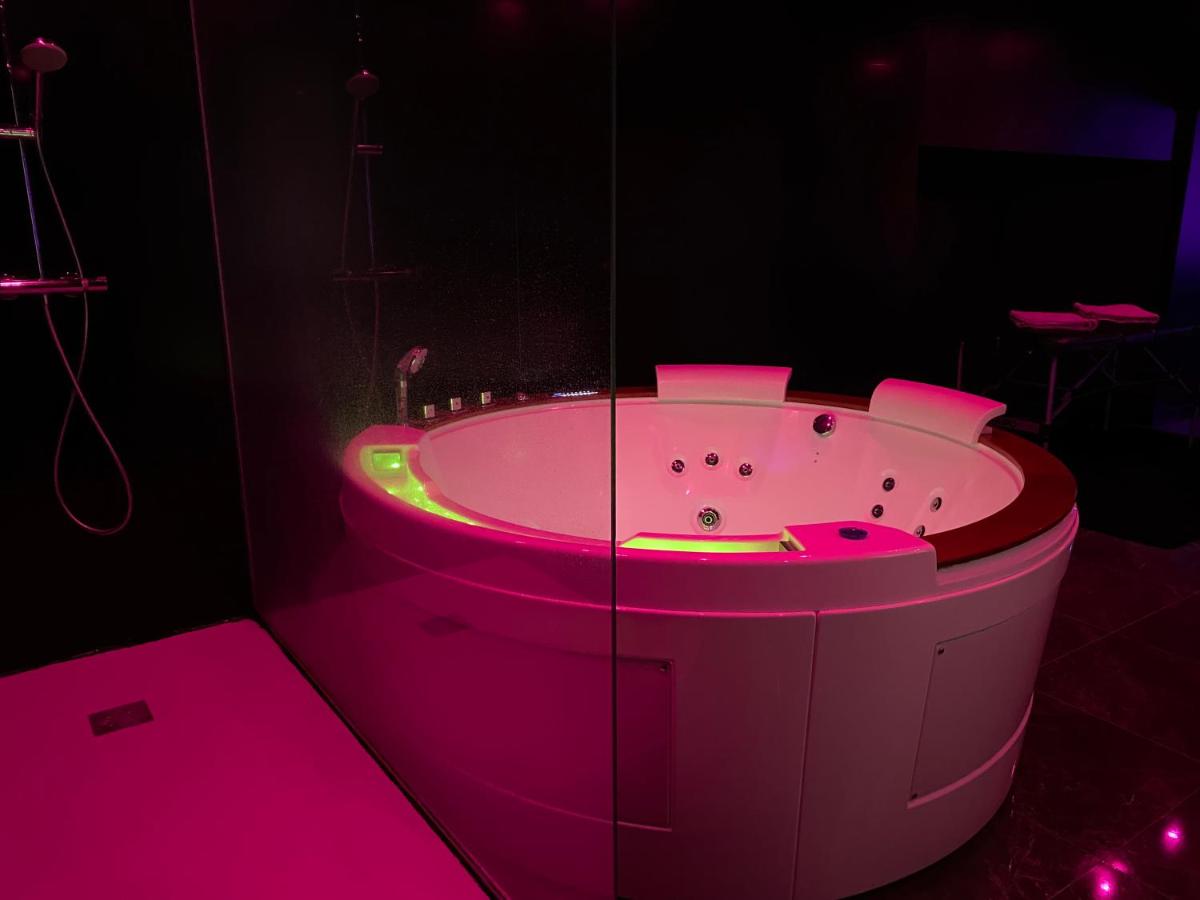 La Suite Marylin, Loft de 90m2 avec Sauna et Jacuzzi - Hizvo