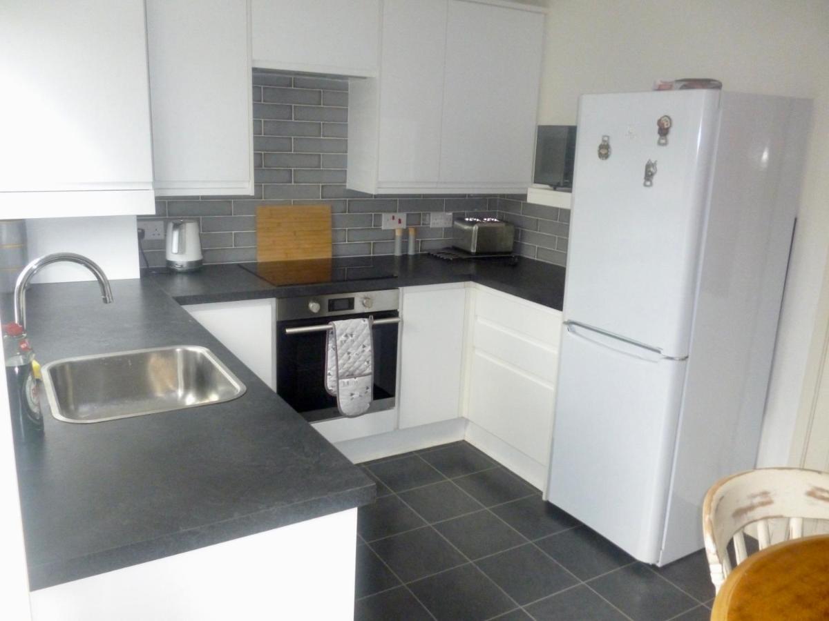Manchester 2 Bedroom House with Garden - Housity