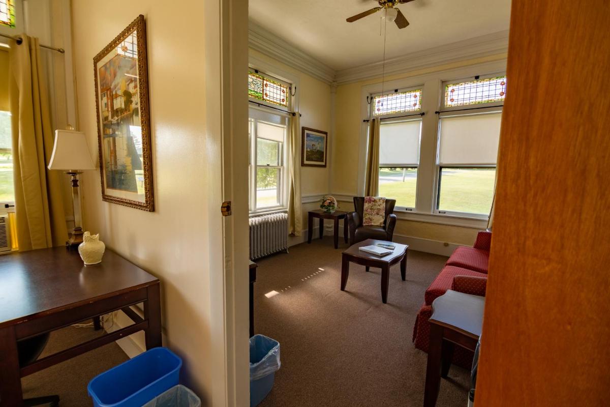 The Presidential Inn at Poland Spring Resort - Housity