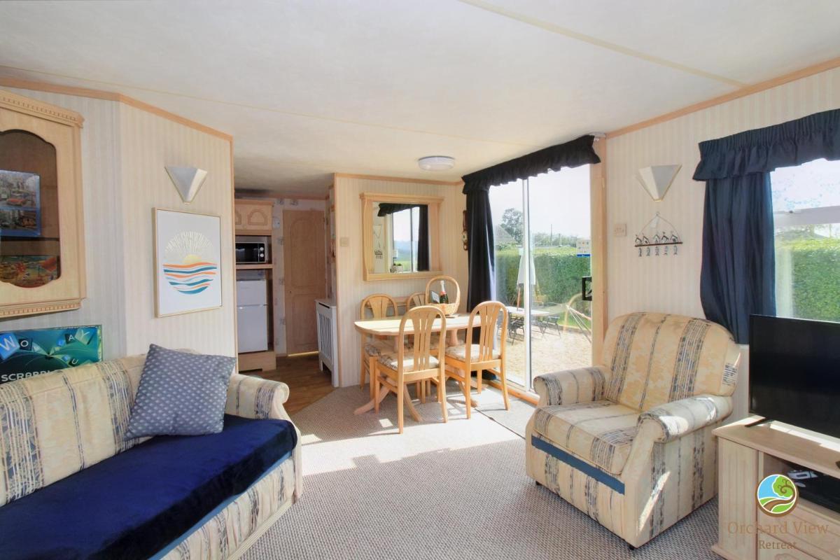 Orchard View Retreat - Dog friendly, enclosed private garden with weather dependant hot tub - Not on a holiday park - Housity
