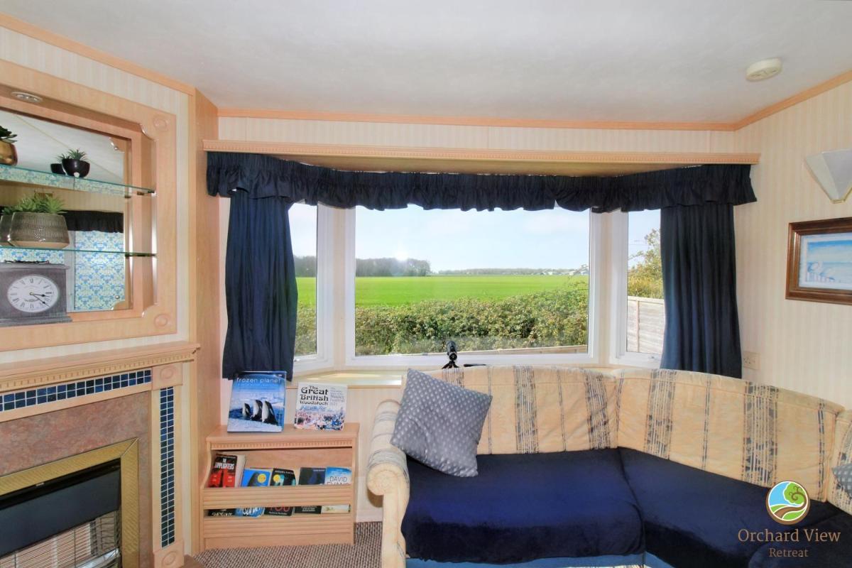 Orchard View Retreat - Dog friendly, enclosed private garden with weather dependant hot tub - Not on a holiday park - Housity