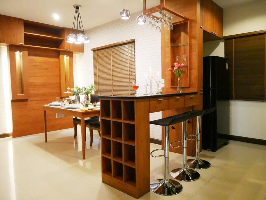 Suitetrails - #3Bed #4Bath Close to Unity School and Airport