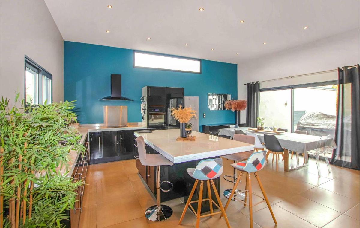 Amazing Home In Lussas - Housity