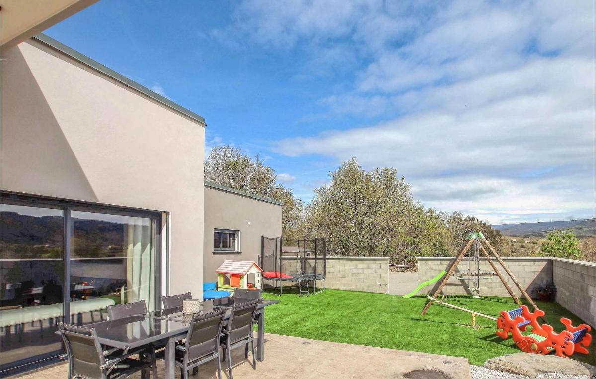 Amazing Home In Lussas - Housity