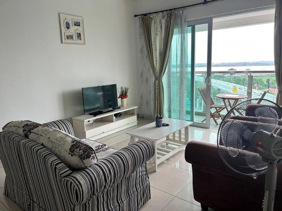 Golden Sands Seaview Residence 3MIN walk to Hospital Sultanah Aminah by Micasa Homestay - Housity