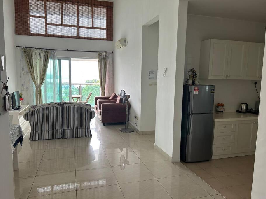 Golden Sands Seaview Residence 3MIN walk to Hospital Sultanah Aminah by Micasa Homestay - Housity