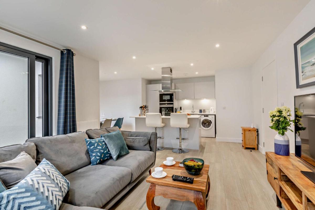10 Putsborough - Luxury Apartment at Byron Woolacombe, only 4 minute walk to Woolacombe Beach! - Housity