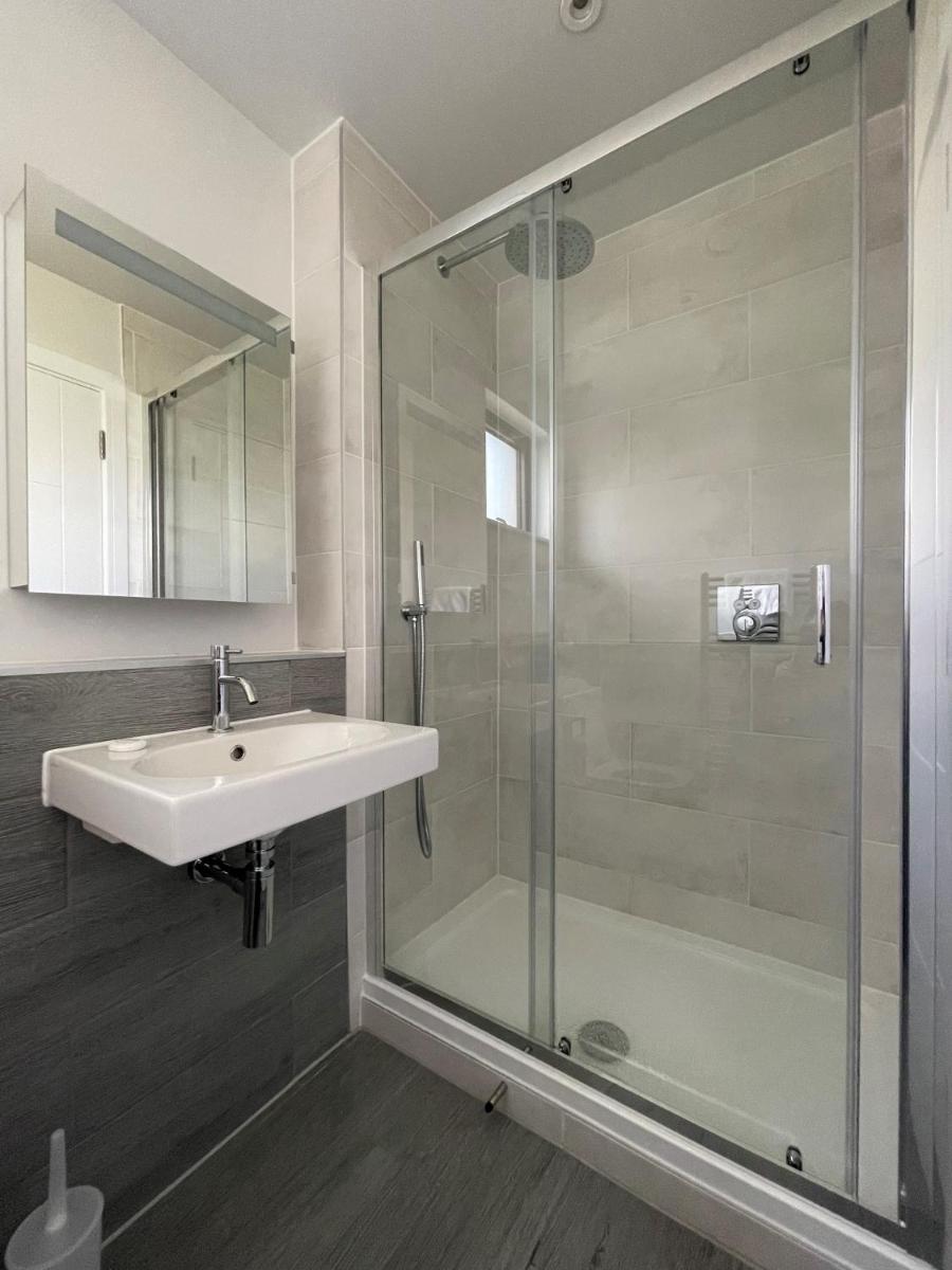 10 Putsborough - Luxury Apartment at Byron Woolacombe, only 4 minute walk to Woolacombe Beach! - Housity