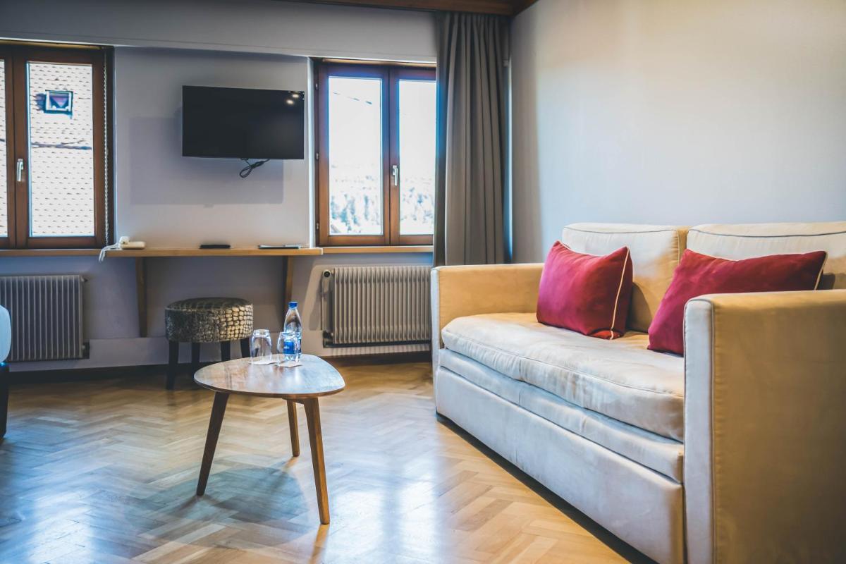Coin salon dans l'établissement Hotel Spa et Restaurant Au Chasseur
