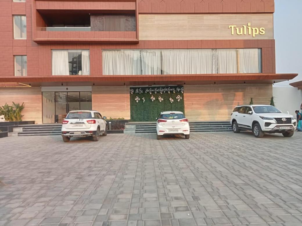 Hotel Tulips Grand - Housity