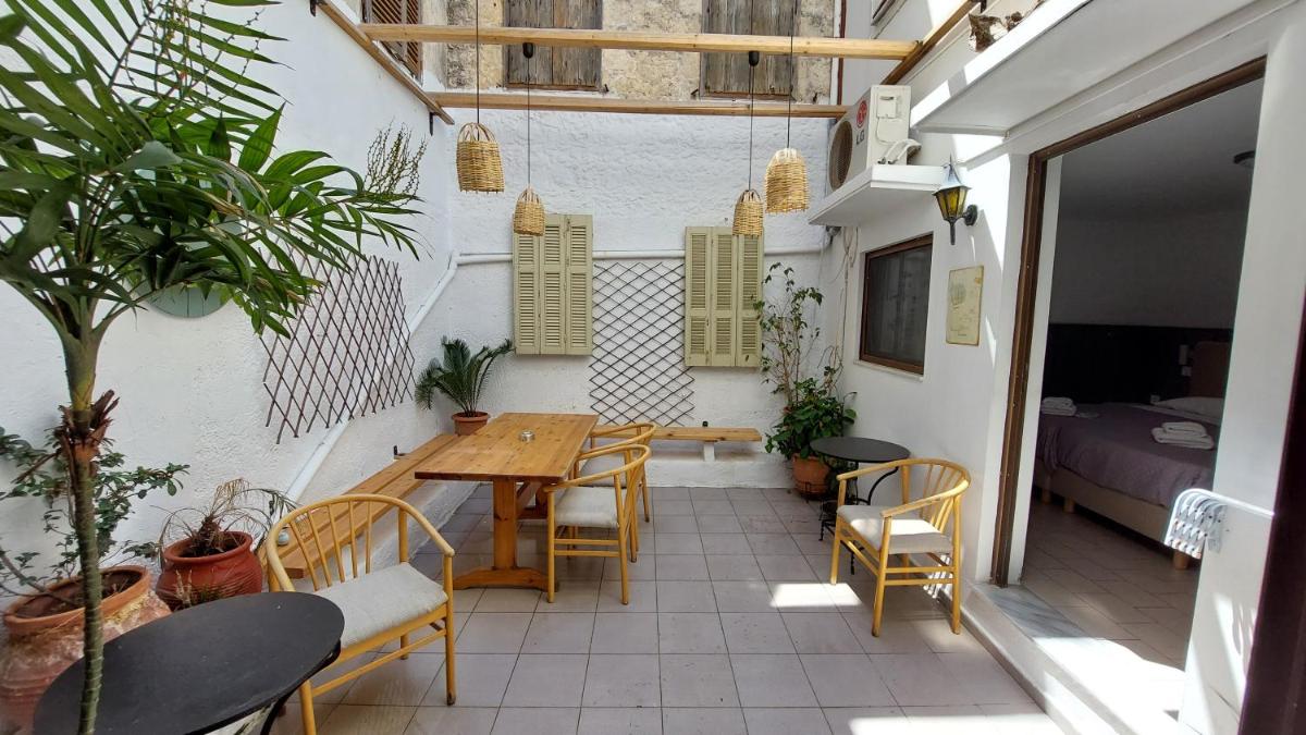 OLD TOWN TALES apartments - Hizvo