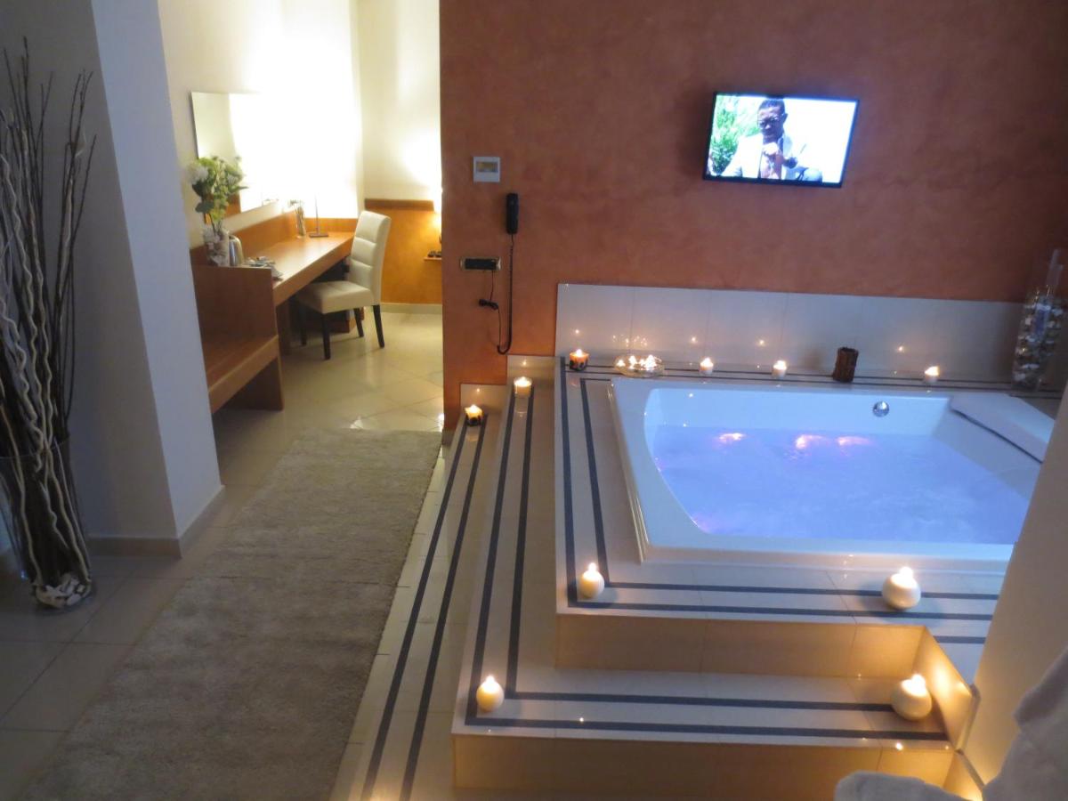 Hotel Joyfull - Housity