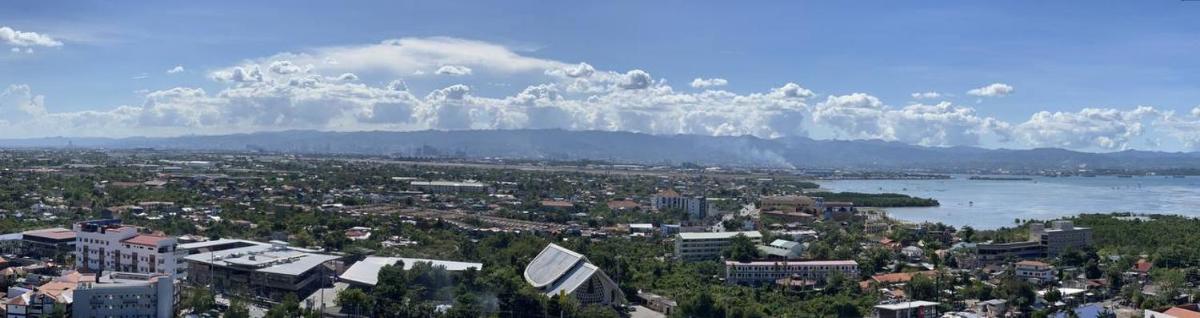 Mactan Airport view with Beach Condominuim - Housity