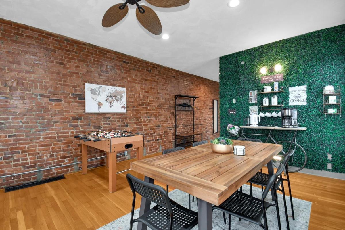 Urban Loft 2-story 1BR Near DT on Historic Street - Housity