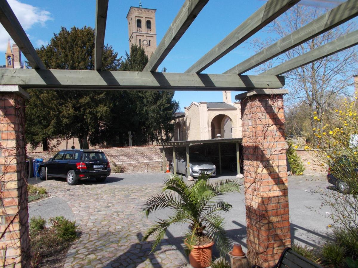 Quartier SansSouci Hostel - Housity