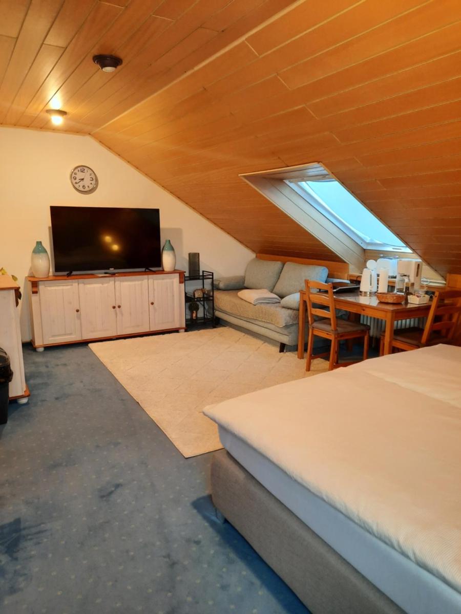 Privatzimmer in Augsburg-Haunstetten - Housity