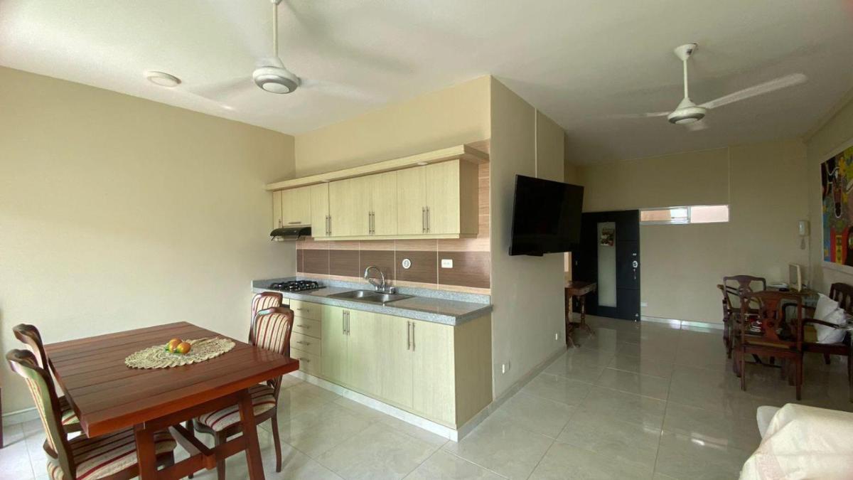 Los Alpes Edif Mile Habitación Estándar con Sala-Comedor Compartida - Housity