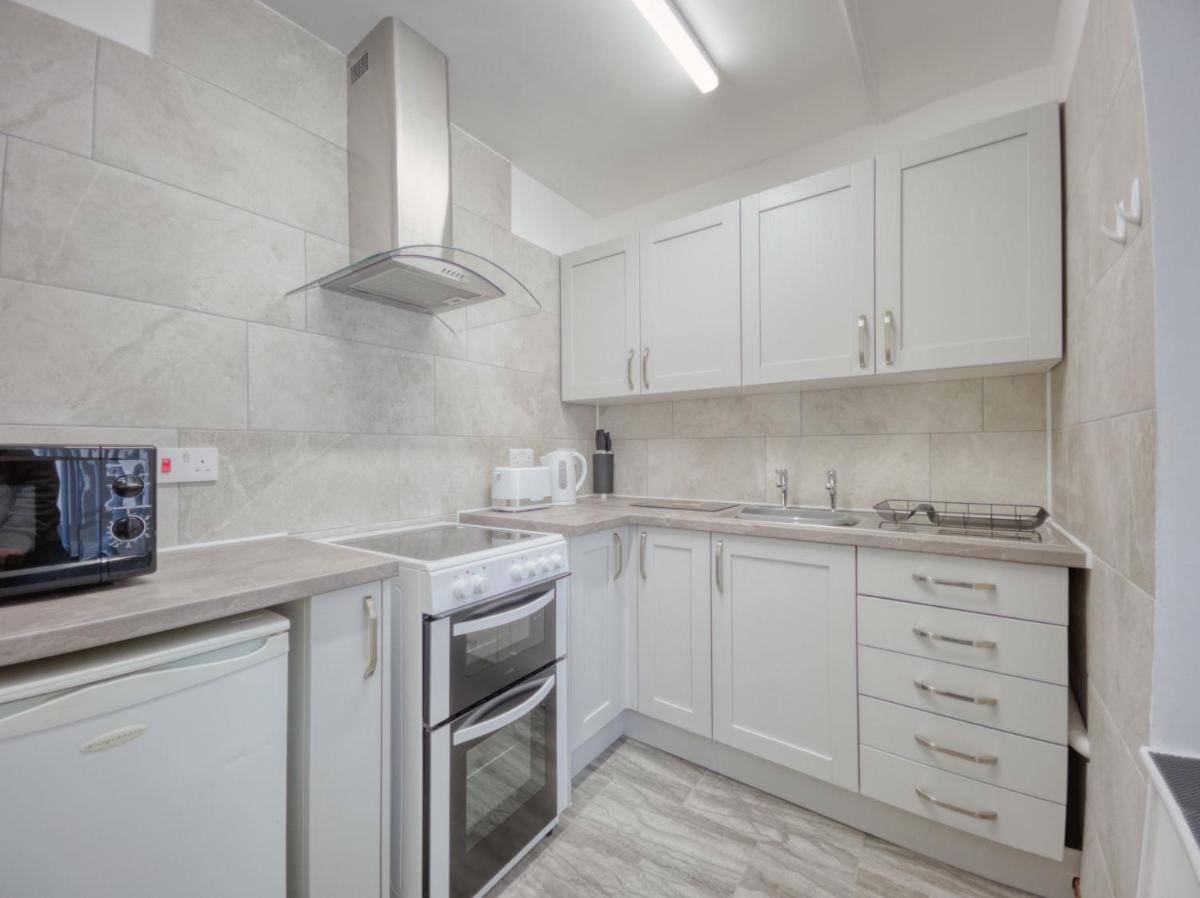 Apartment 8 - Large Studio Sea Front-Ground floor -Free Parking - Housity