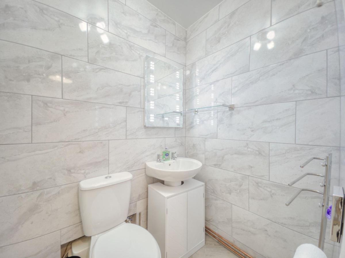 Apartment 8 - Large Studio Sea Front-Ground floor -Free Parking - Housity