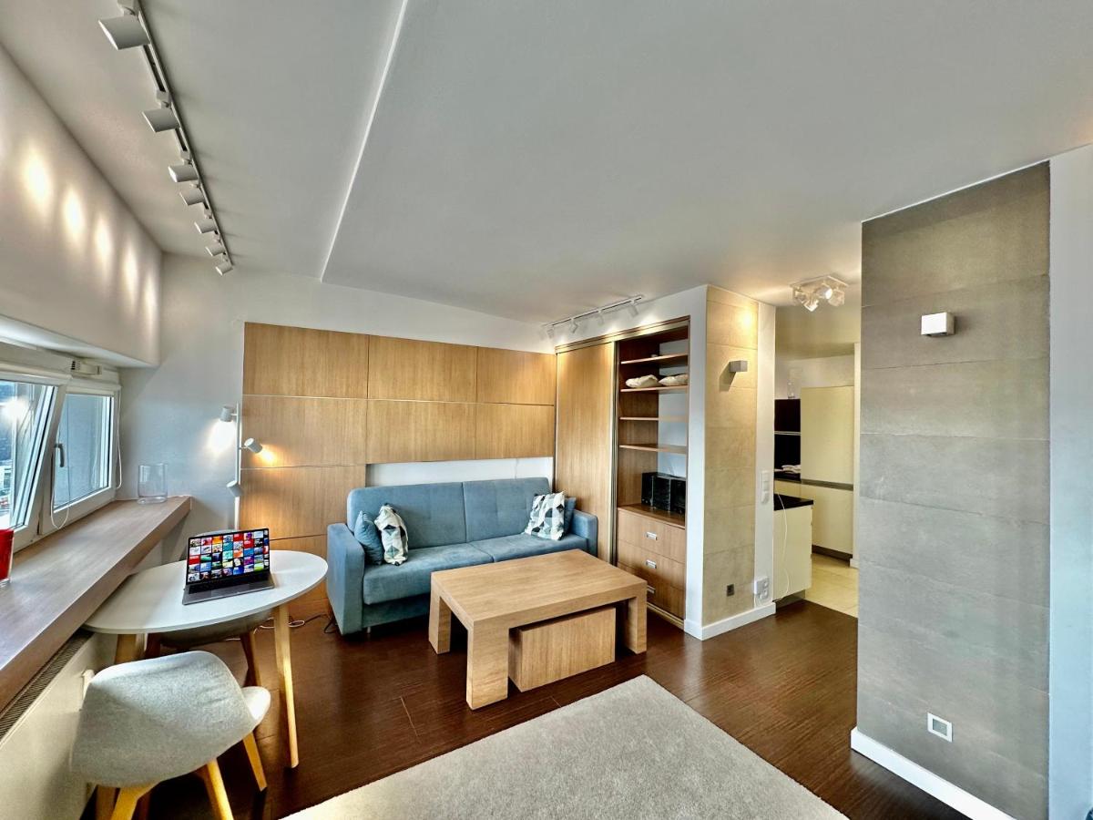 Suitetrails - TOP metro x2 fast WiFi 400 Mbs 70’TV Netflix HBO Max AppleTV+ Disney+