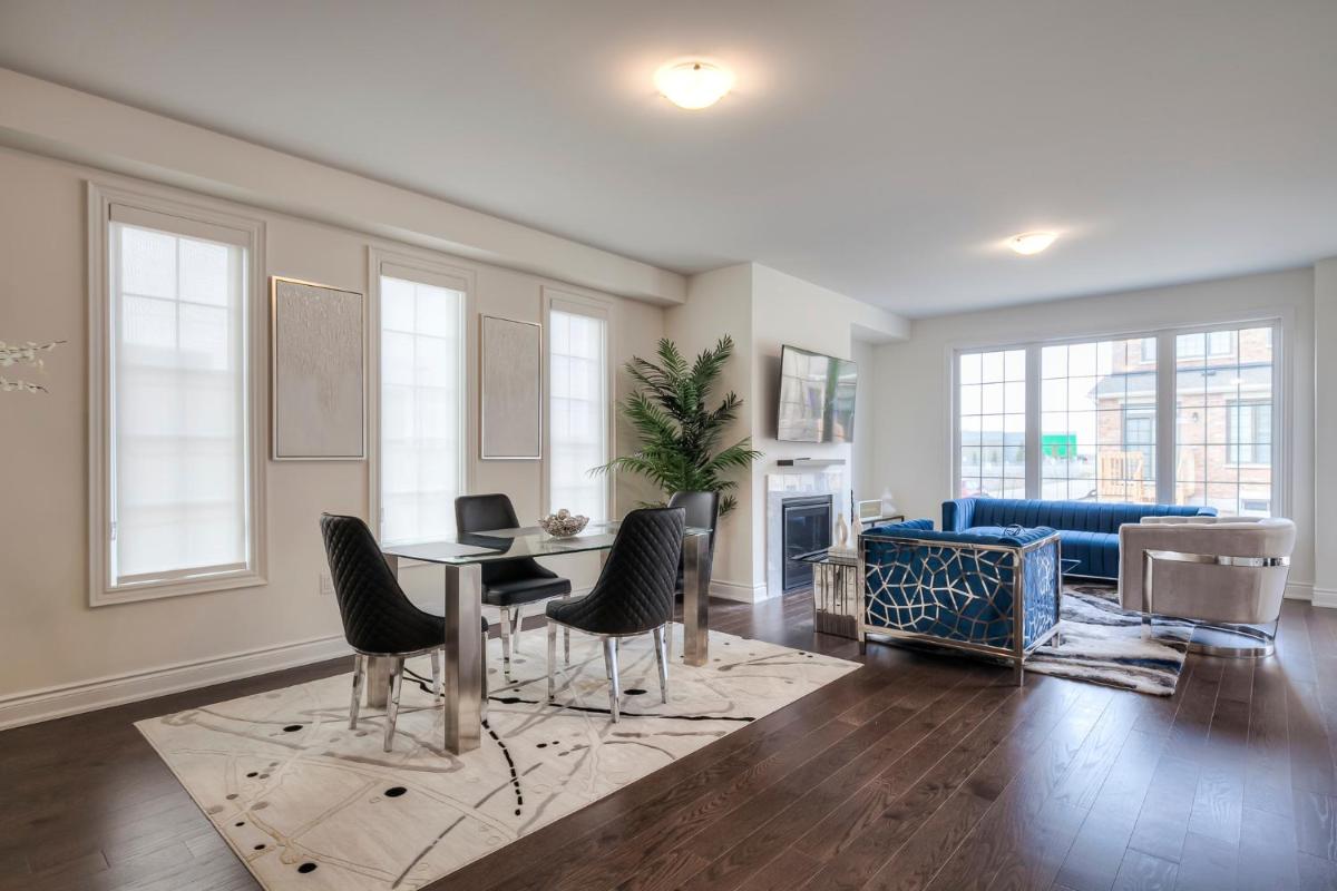 Unwind Here in a Stylish and Cozy Space - Housity