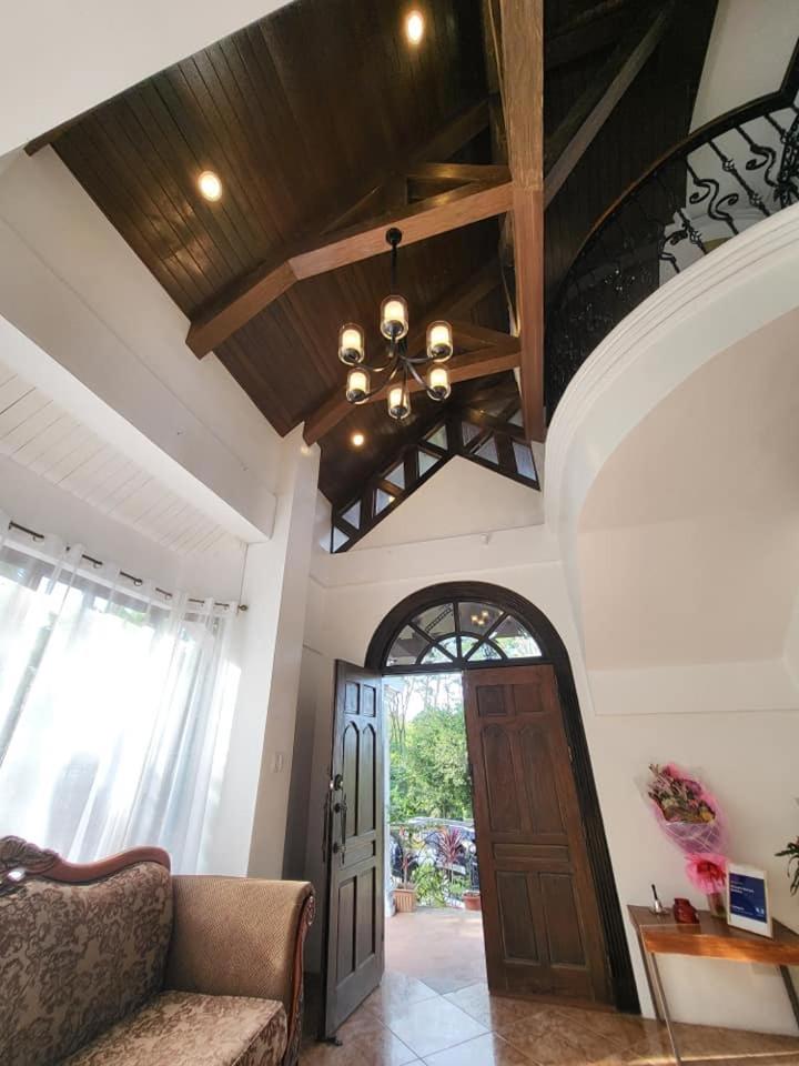 El Castillo Bed and Breakfast - Housity