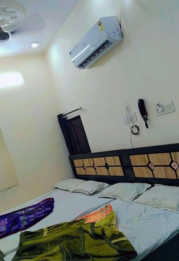 Hotel Jindal Paradise 5 Min Distance from Dargah - Housity