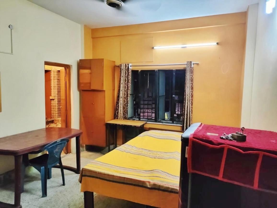 PRIVATE ROOM, ENTIRE SERVICED APARTMENT (1RK), COUPLE FRIENDLY - Housity