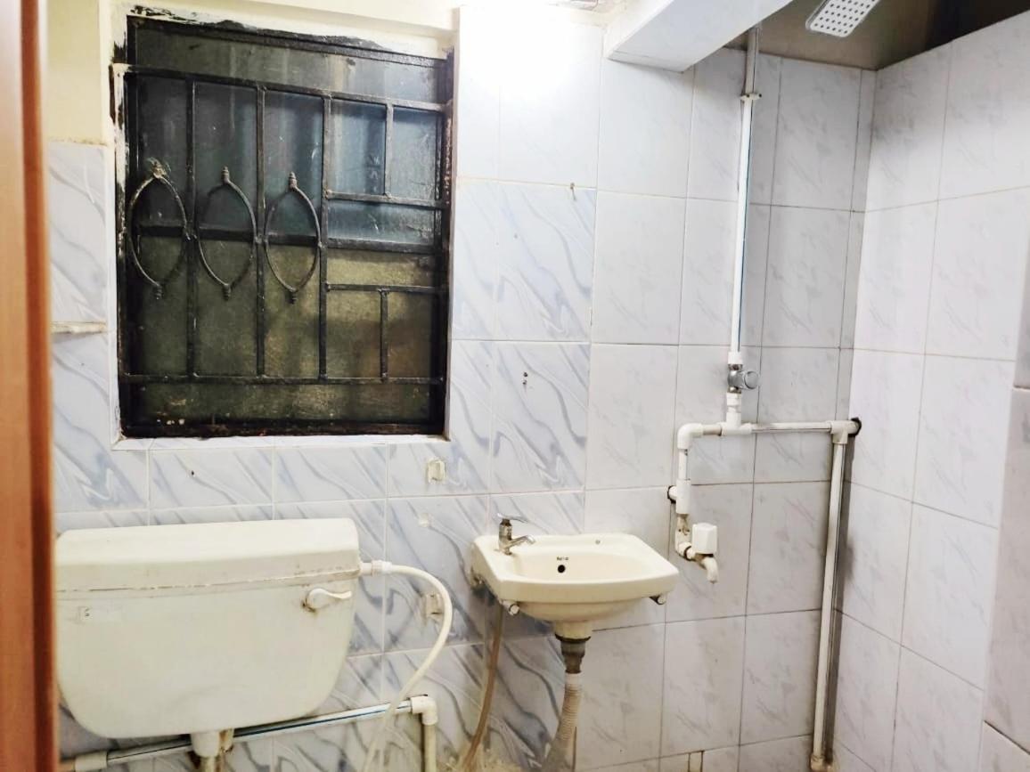 PRIVATE ROOM, ENTIRE SERVICED APARTMENT (1RK), COUPLE FRIENDLY - Housity