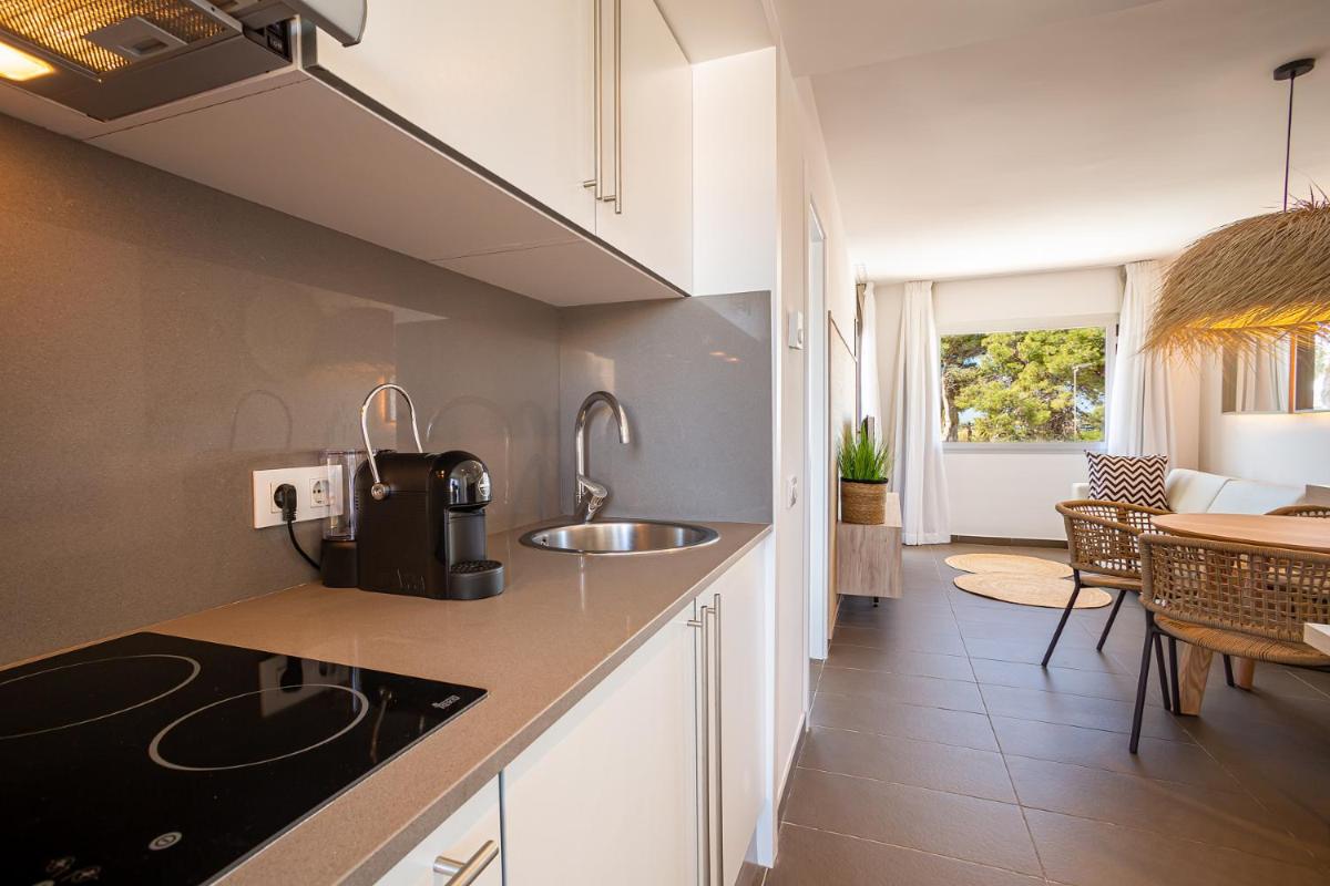 Una cocina o zona de cocina en Migjorn Ibiza Suites & Spa
