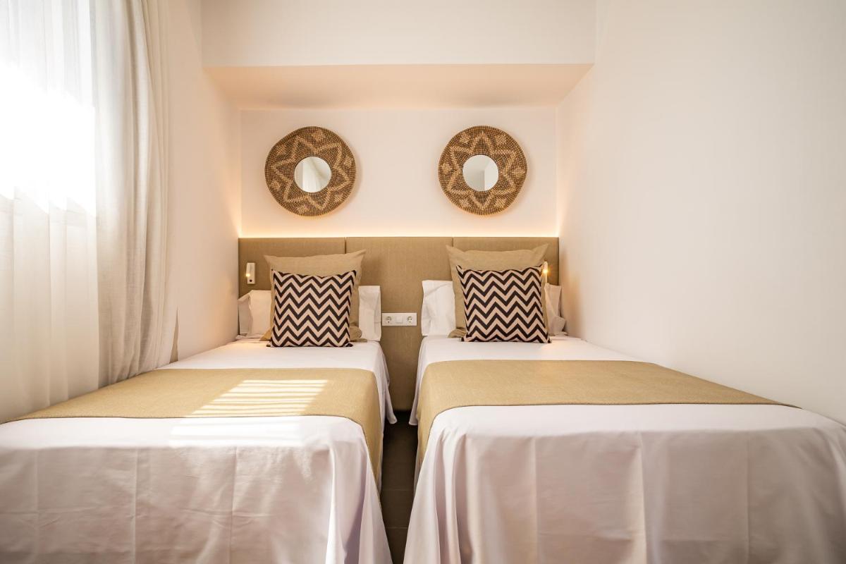 Cama o camas de una habitación en Migjorn Ibiza Suites & Spa