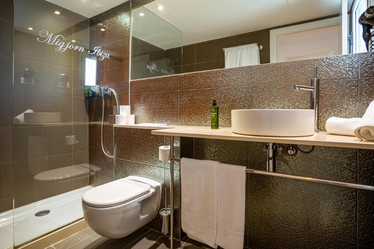 Un baño de Migjorn Ibiza Suites & Spa