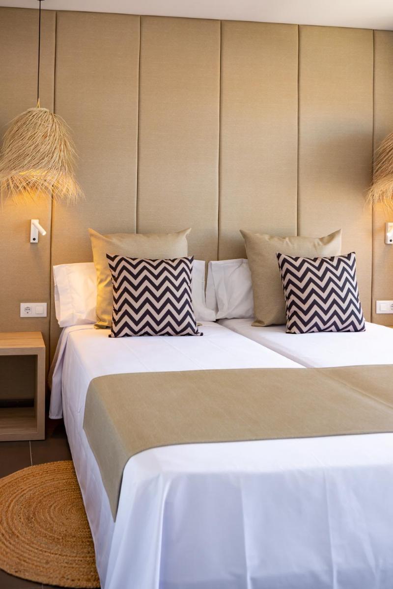 Cama o camas de una habitación en Migjorn Ibiza Suites & Spa