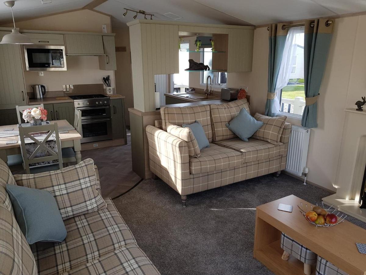 6 BERTH DELUXE CARAVAN PALM GROVE 42 - Housity